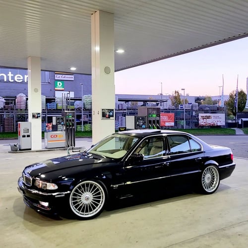 2000 BMW 750iL