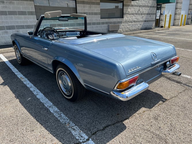 1969 MERCEDES 280 SL photo 2