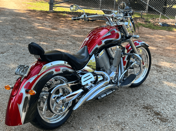 2004 Victory Kingpin photo 2