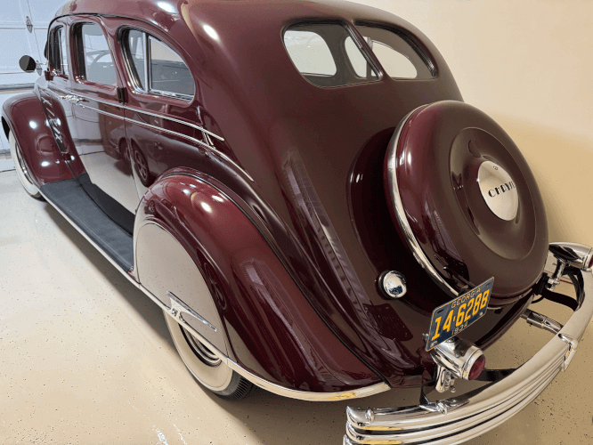 1934 Chrysler Airflow Imperial photo 2