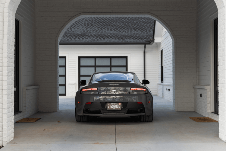 2017 Aston Martin V12 Vantage S photo 3
