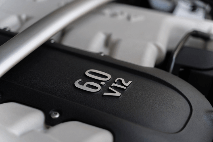 2017 Aston Martin V12 Vantage S photo 4