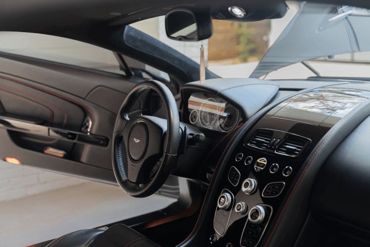 2017 Aston Martin V12 Vantage S thumbnail 6