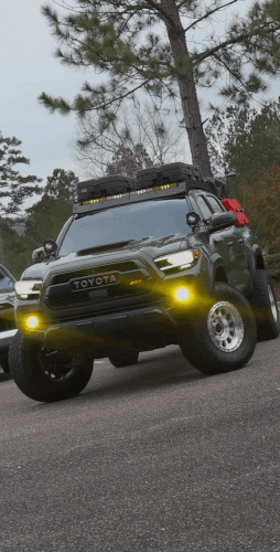 2020 Toyota Tacoma photo 2