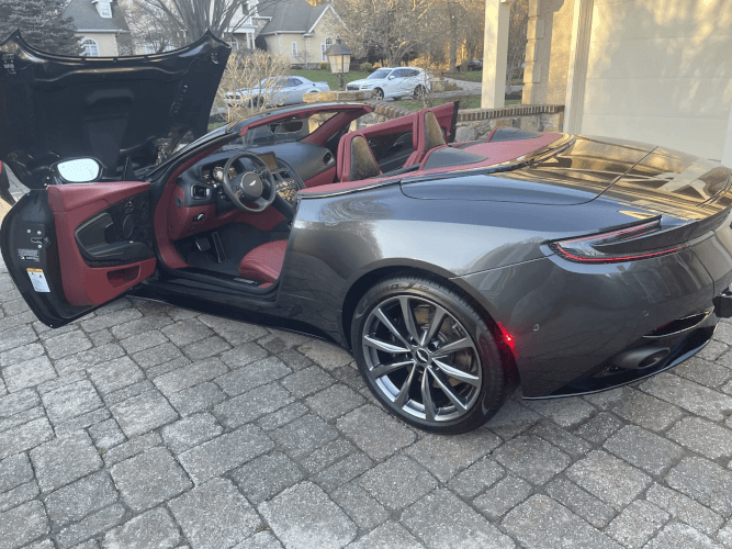 2019 Aston Martin DB11 photo 2
