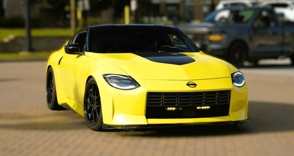 2023 Nissan Z thumbnail 1