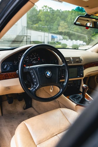 BMW 525i Sport Wagon thumbnail 8