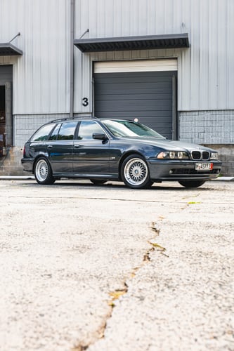 BMW 525i Sport Wagon photo 3