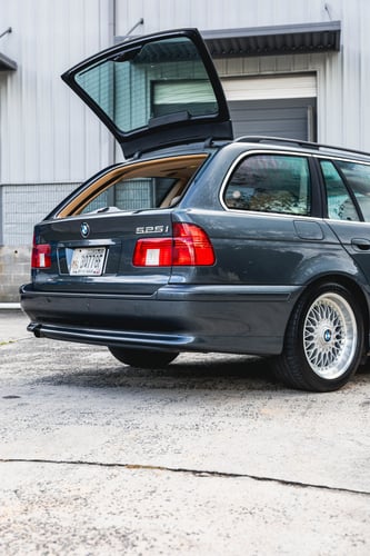 BMW 525i Sport Wagon thumbnail 10