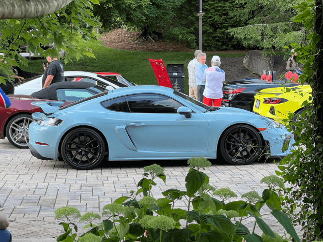 2023 Porsche Cayman photo 2