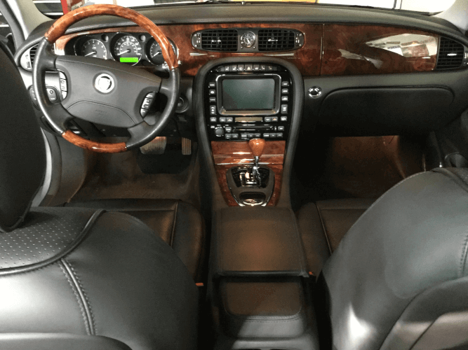 2009 Jaguar XJ8 photo 2