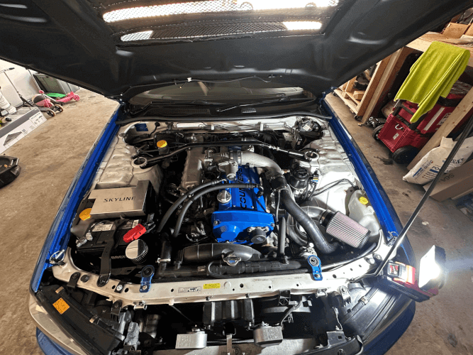1998 Nissan Skyline photo 2