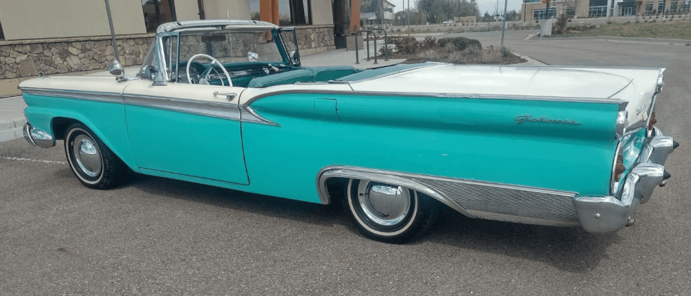 1959 Ford Skyliner photo 2